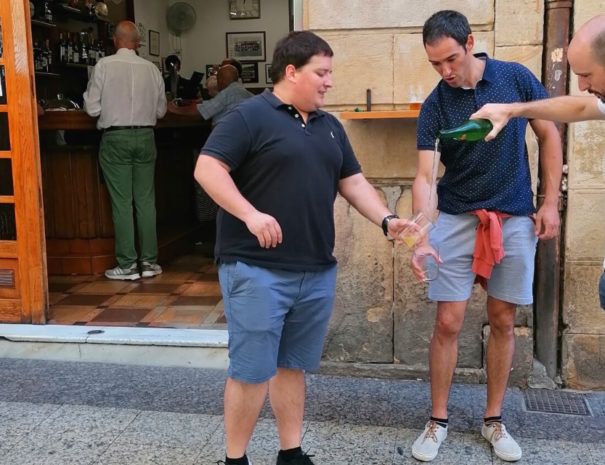tour-de-pintxos-parte-vieja-san-sebastian-pais-vasco-earra-tous